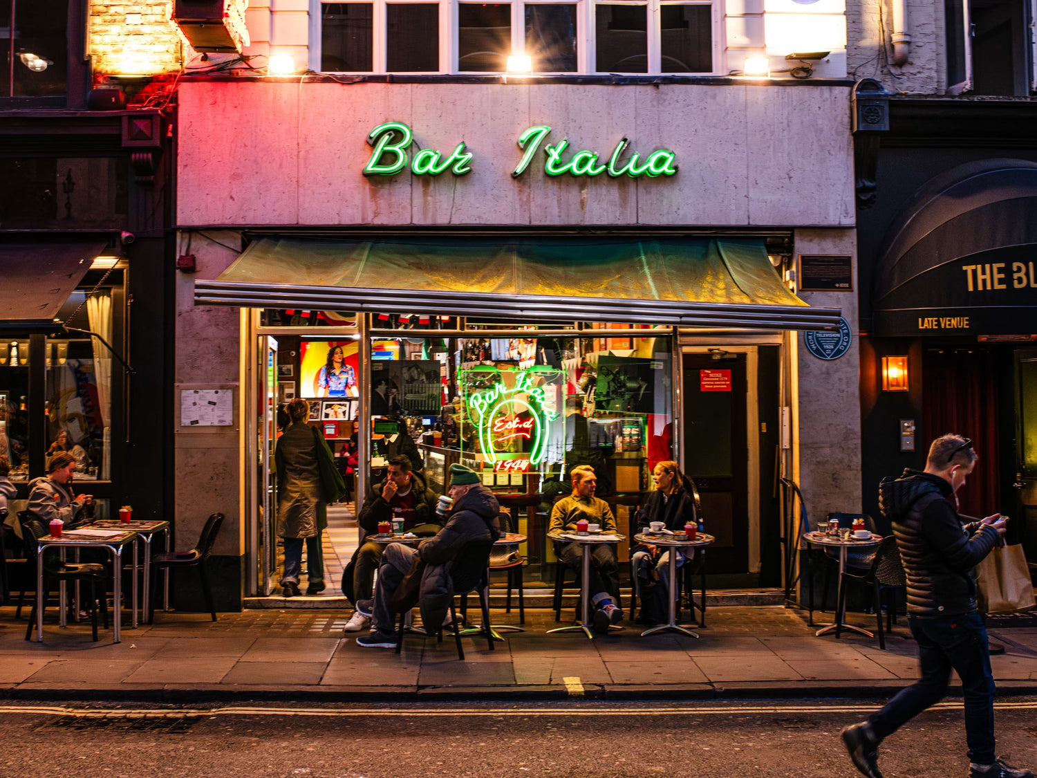 Bar Italia Soho: el café icónico de Londres que late hoy con Gaggia La Reale